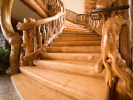 Эксклюзивная лестница из кедрового лафета