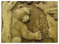 Фрагмент резной двери с медвежатами